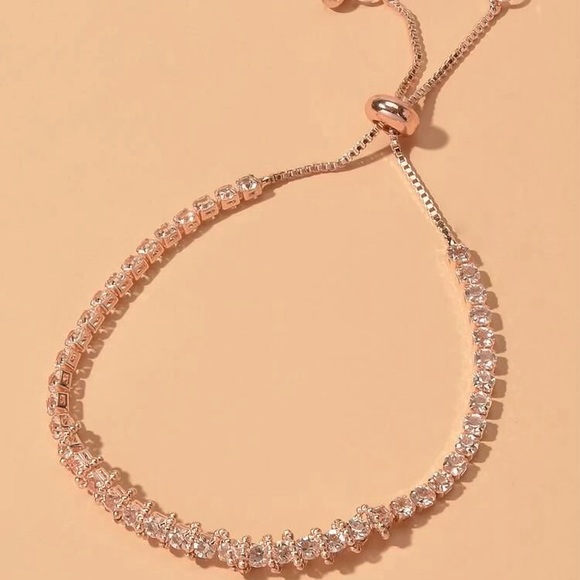 NEW Glamourous Rhinestone Diamond like Bracelet - Picture 3 of 5